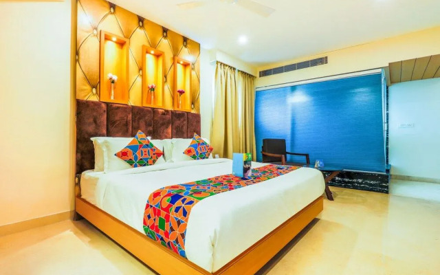 FabHotel Capitol Suites