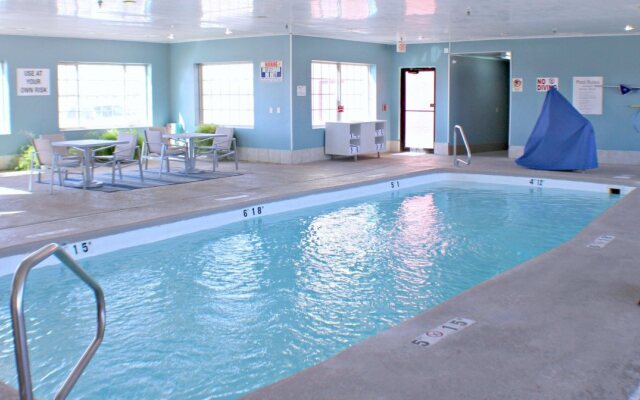 Holiday Inn Express & Suites Plainview by IHG