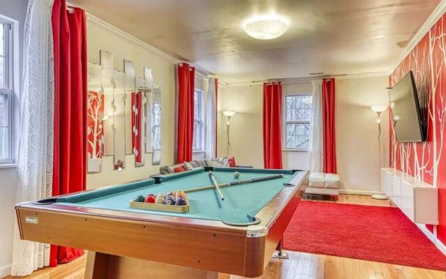 Peaceful Getaway 3 Bedroom Home by Redawning