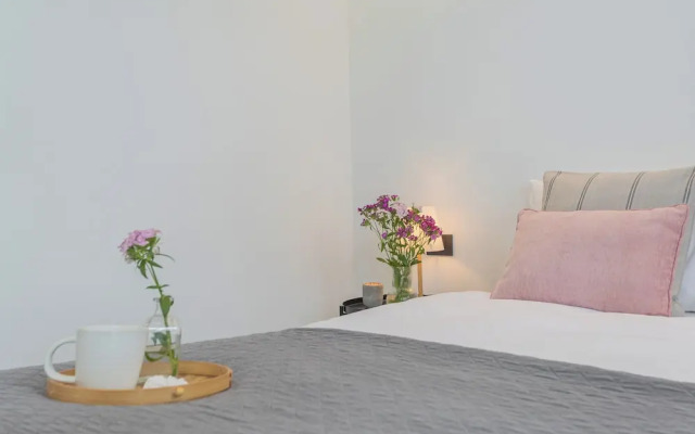 Piccola Como Lotus by Rent all Como