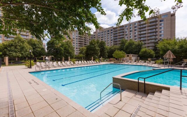 Luxury & Comfortable condo Crystal city