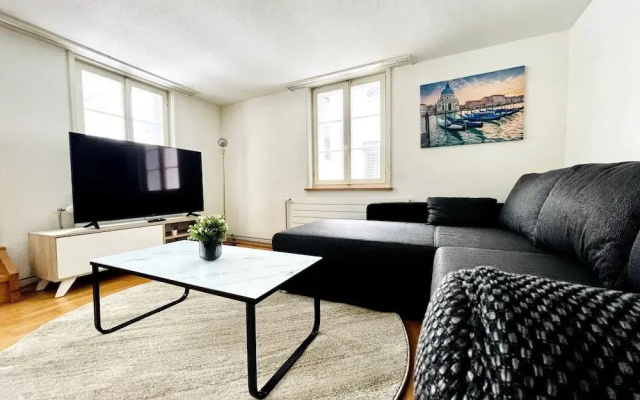 Beautiful Old Building Apartment In The Center