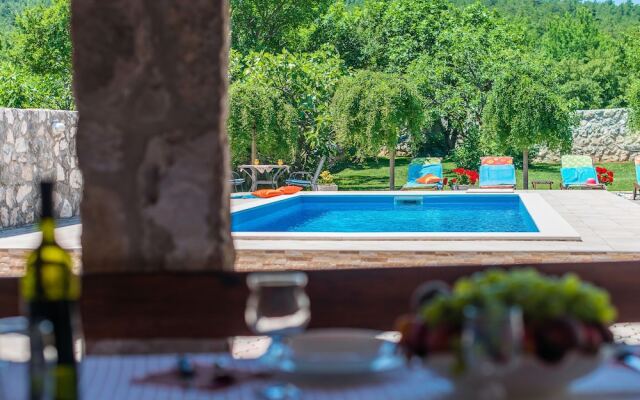 Stone House with Private Pool And Garden in Quiet Place