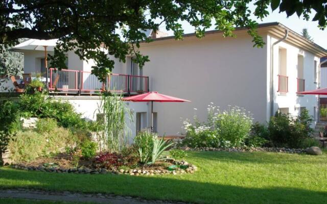 Schöne Ferienwohnung mit großem Garten und Terrasse, #3