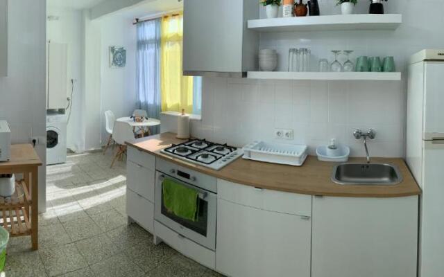 Bright and Modern Apartment 3 bedroom with Balcony E3EV