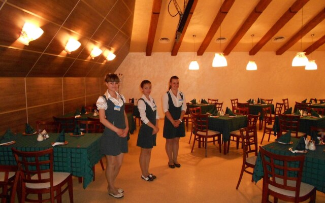 Hotel Mir