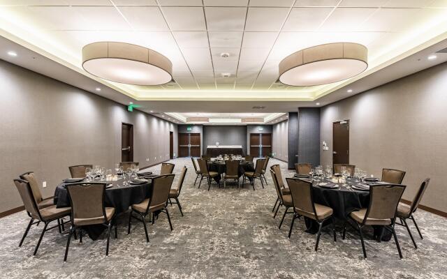 Holiday Inn Hotel & Suites Silicon Valley - Milpitas, an IHG Hotel