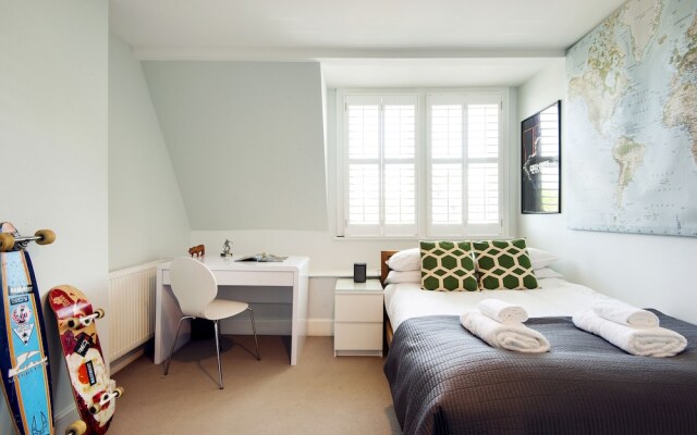 Enchanting Southfields Home by King George's Park