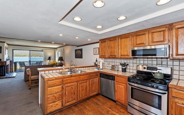 055 - Lakefront Ski Getaway