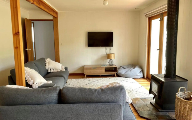 WISTERIA COTTAGE - Pet Friendly – Guest Rooms – Inverloch