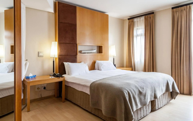 Island Club Hotel & Apartments