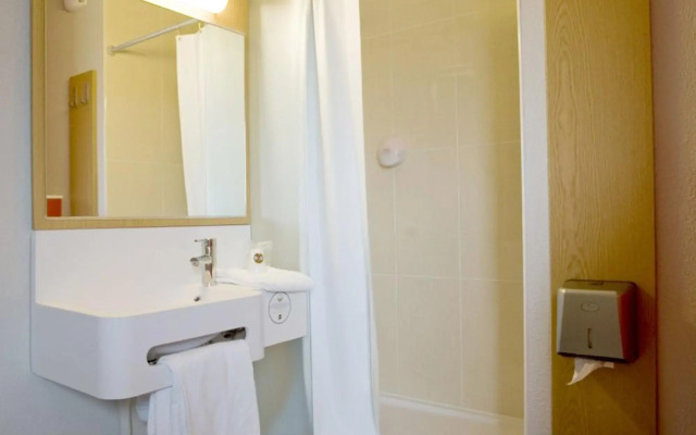 B&B HOTEL Paris Romainville Noisy-le-Sec