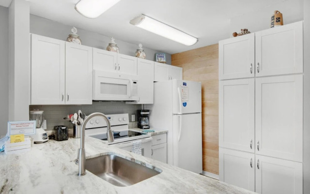 Seascape Lakefront Villas 128- Retreat Yourself