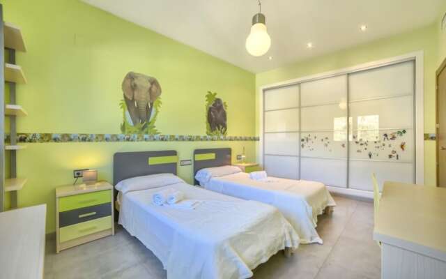 Villa - 5 Bedrooms with Pool, WiFi and Sea views - 105047