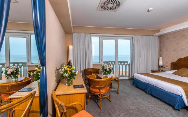 City Hotel