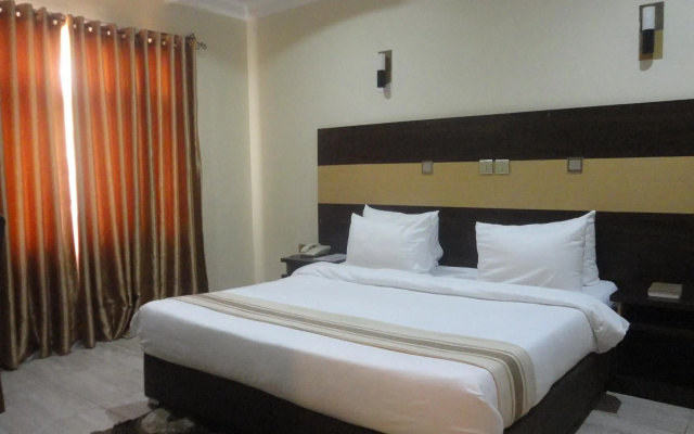 Caesar's Court Hotel and Suites