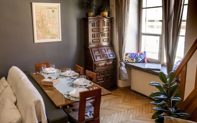 Old Town Folk Apartment