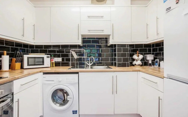 Homely 2 Bedroom House By Canary Wharf