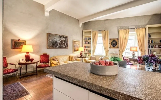 Wonderful Apartment With Balcony In Piazza Margana