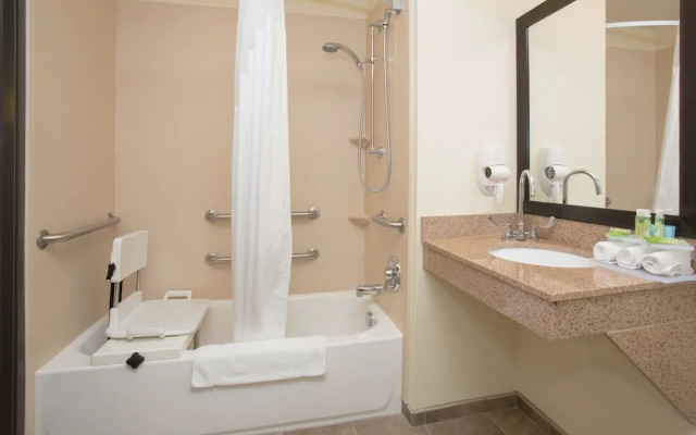 Holiday Inn Express Hotel & Suites Truth