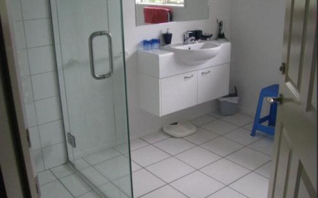 Cricklewood House Bed & Breakfast