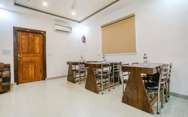 Fabhotel Sangita Dham