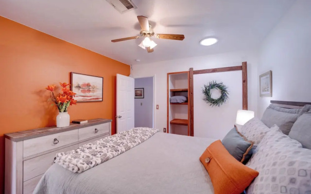 2 Mi to Whiskey Row: Tranquil Getaway w/ Deck!