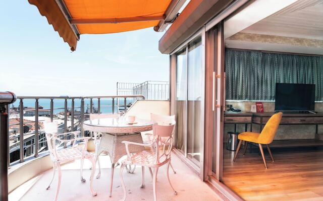 Castle Franco Suites