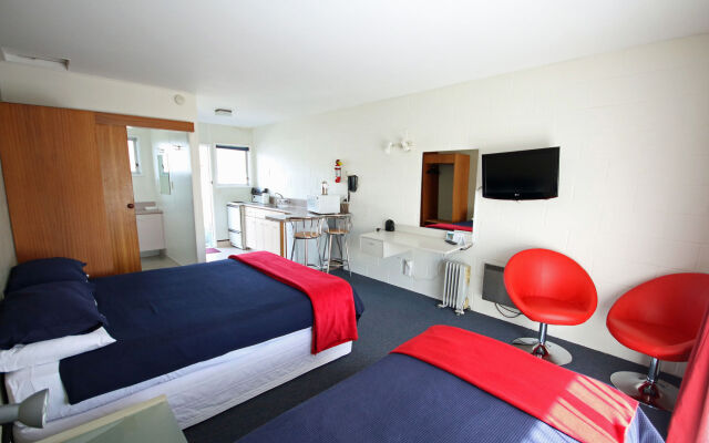 Midway Pacifica Lodge