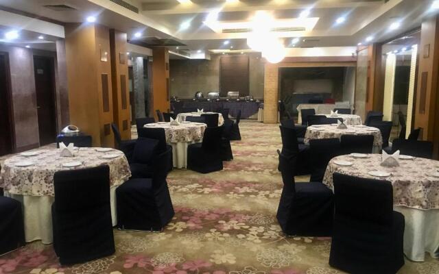 Leela Grande Hotel