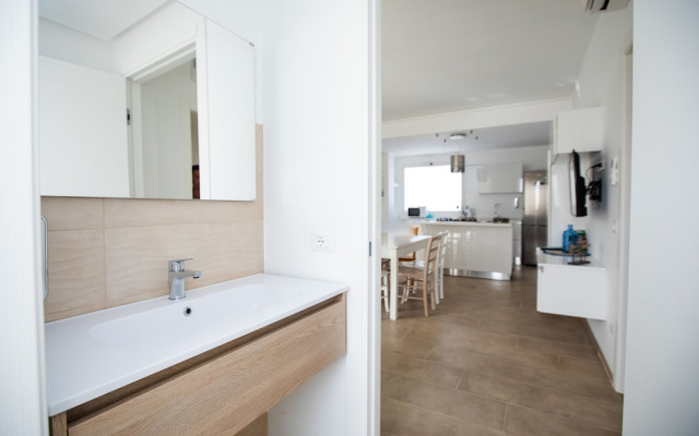 IzzHome Bella Vita Apartment