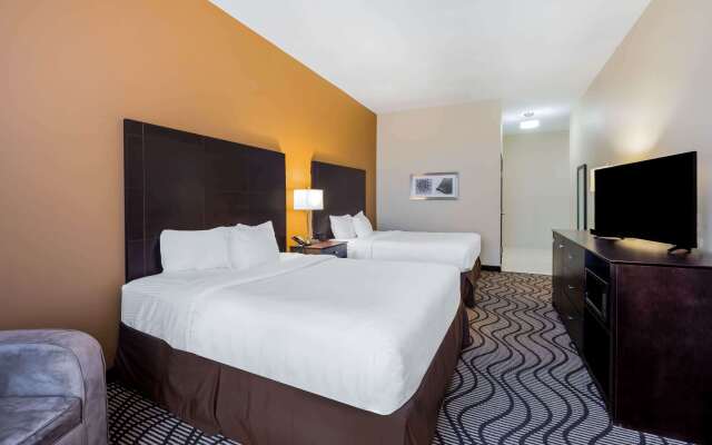 La Quinta Inn & Suites by Wyndham Marshall