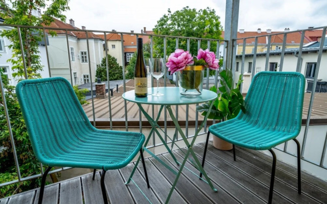 Apartment With Terrace and King Bed in Krems City
