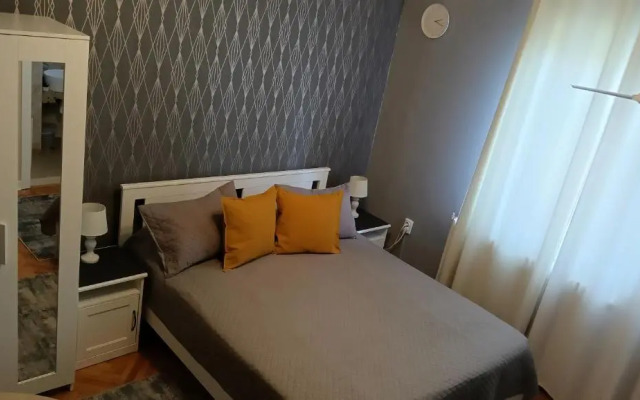 Crystal Room II