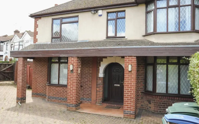 Room in Guest Room - Double Room in Coventry