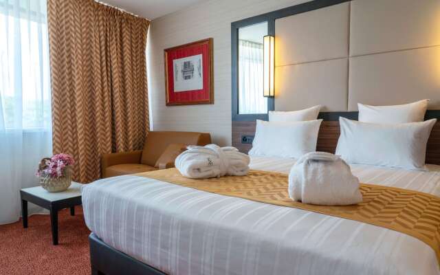 Nash Suites Airport Hotel