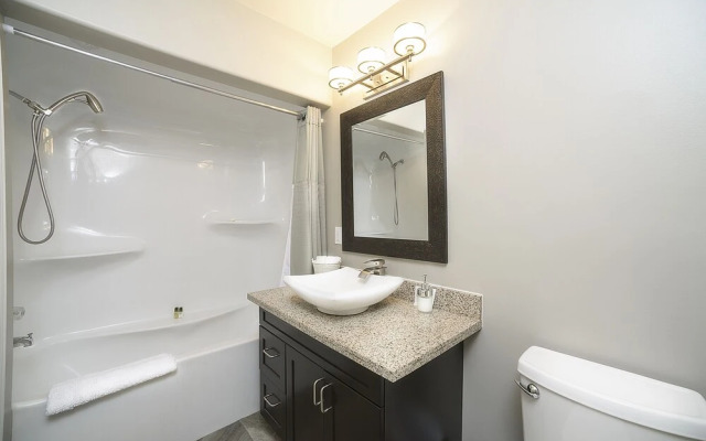 Above The Beach Guest Suites