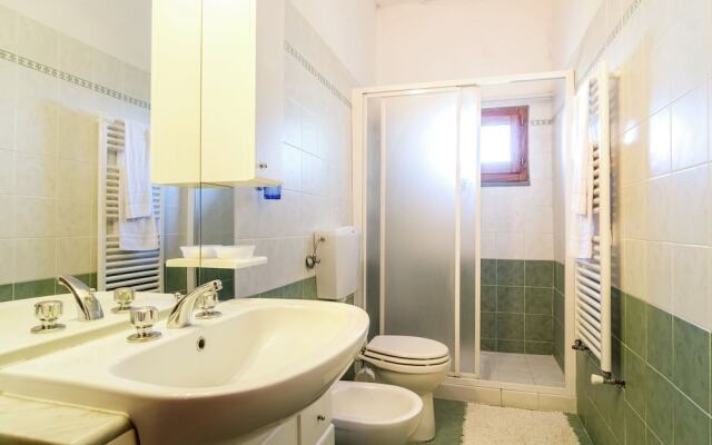 Cosy apartment in the well known Chianti area, with swimming pool and terrace.