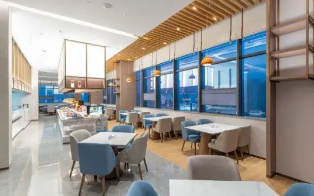 Holiday Inn Express Bazhong Center