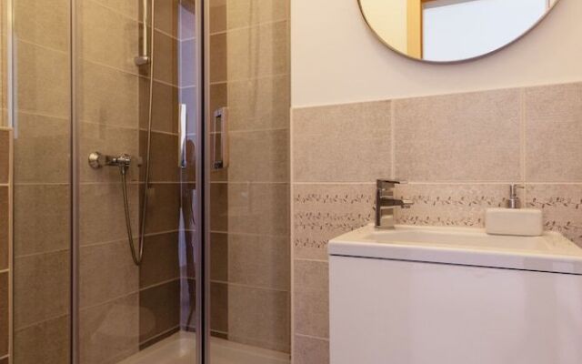 Rooms & apartments Karlo