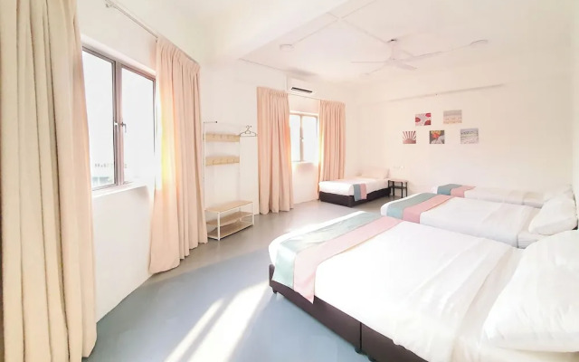 Cloth Art Homestay near Jonker&Pahlawan