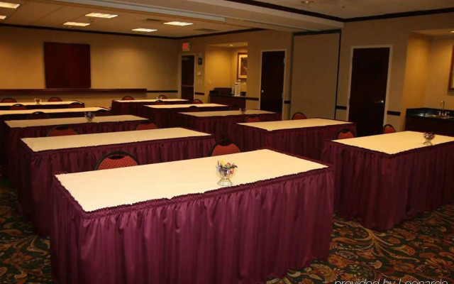 Hampton Inn & Suites Cincinnati-Union Center