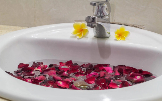 Fourteen Roses Beach Hotel