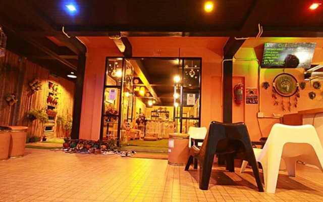 Baan Chalok Hostel