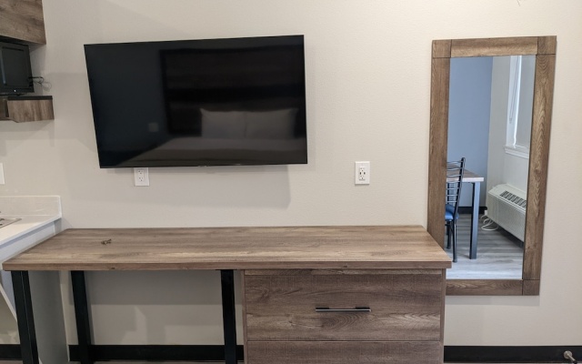 Captain Suites