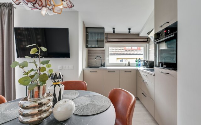 Lion Apartments - Pink i Mustang Studio