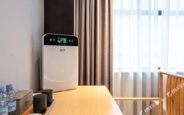 Eight water cloud Habitat Hotel