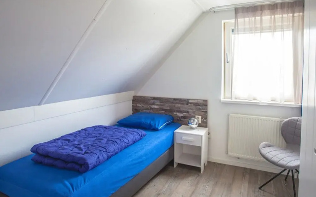 Lovely Holiday Home With Jetty Near Ijsselmeer