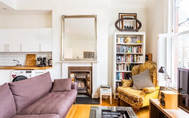 Bright and Spacious Notting Hill Nest