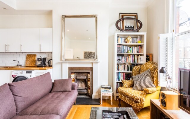 Bright and Spacious Notting Hill Nest